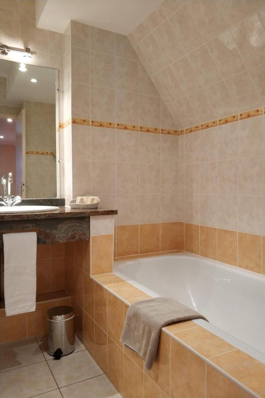Logis Hotel Calisola Besancon - Soiree Etape Chalezeule Exterior photo